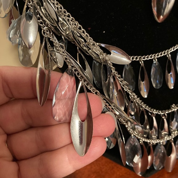 Necklace and earrings set. - Picture 2 of 2